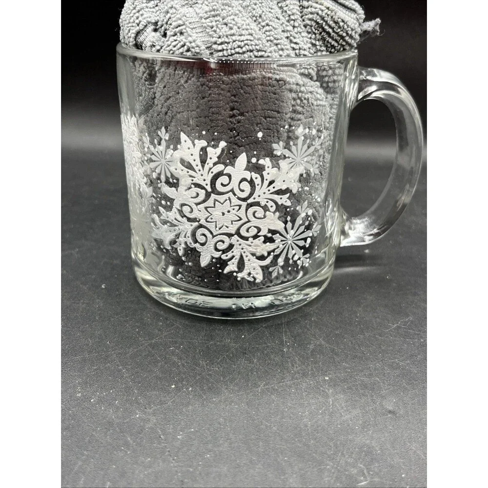 Crate & Barrel Set Of 4 Snowflake White And Clear Glass Mugs Made In USA